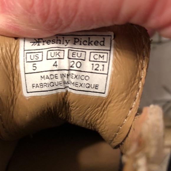 NIB Freshly Picked High Top Leather Sneakers Platinum Size 5 (Toddler) - Picture 10 of 11